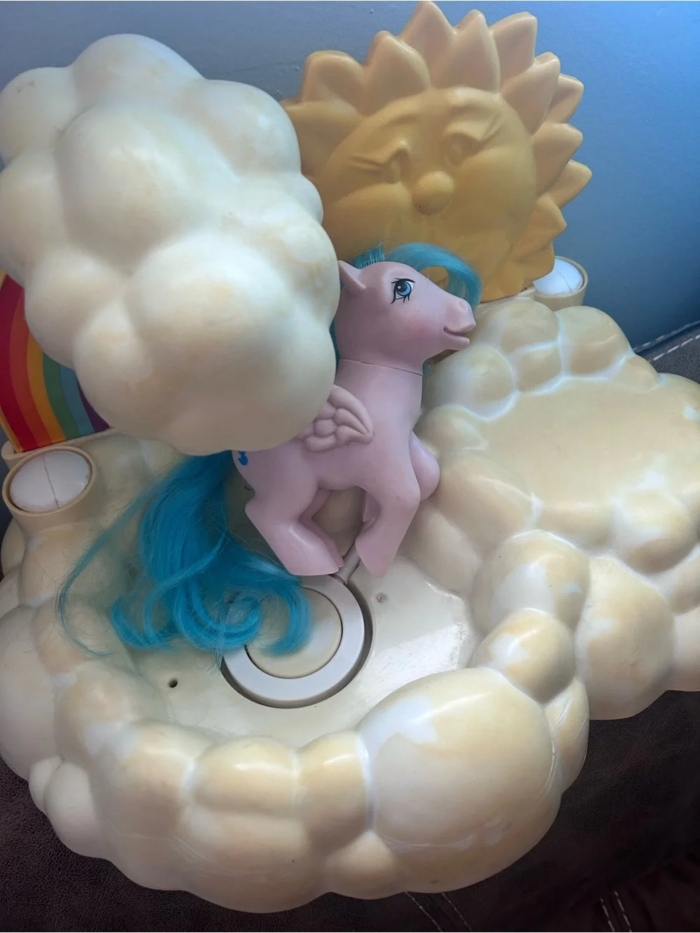 My Little Pony Waterfall Playset with the Pegasus pony Sprinkles - Picture 15 of 15